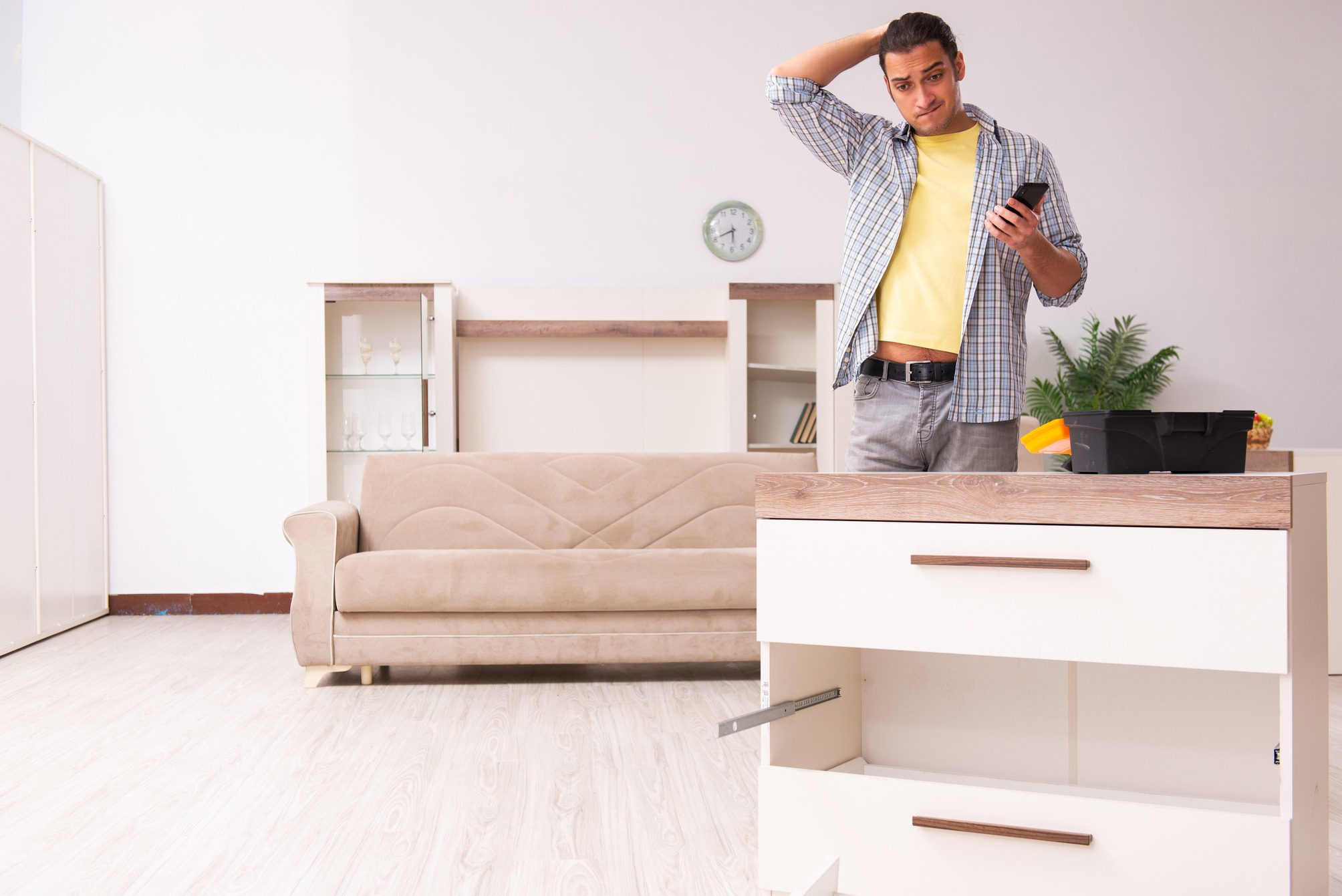 DIY vs Hiring A Handyman - When To Call The Pros - Handy Andy Hawaii - Handy Andy Hawaii DIY vs. Hiring A Handyman: When To Call The Pros